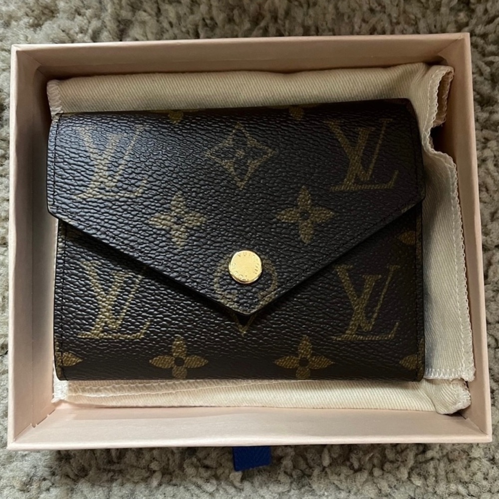 Louis Vuitton Victorian wallet